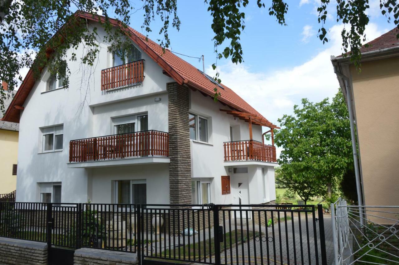 Varga Apartman Hévíz Esterno foto