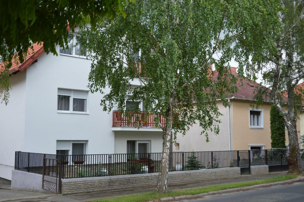 Varga Apartman Hévíz Esterno foto