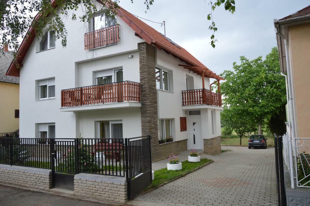 Varga Apartman Hévíz Esterno foto