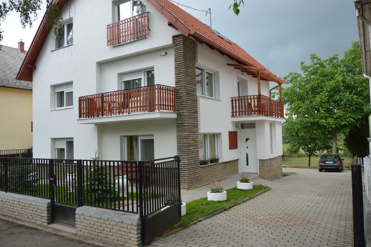 Varga Apartman Hévíz Esterno foto