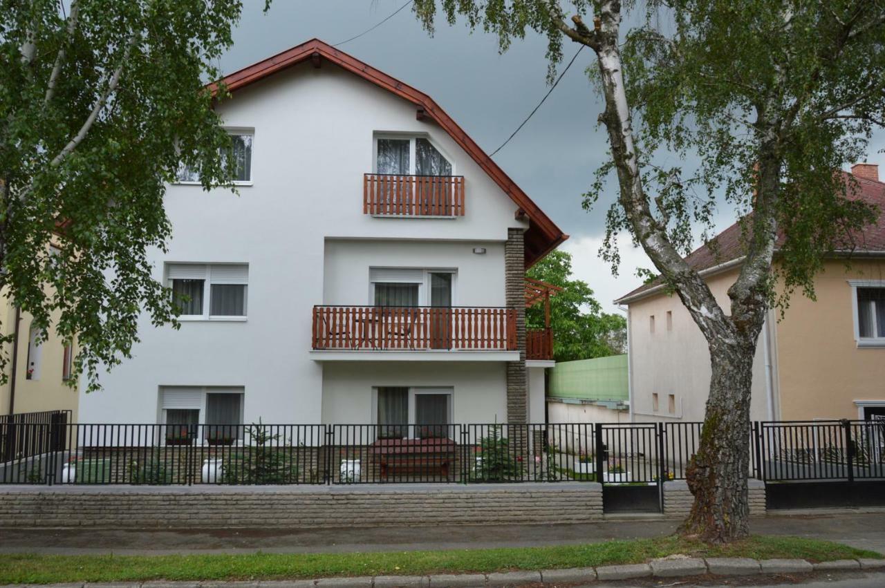 Varga Apartman Hévíz Esterno foto
